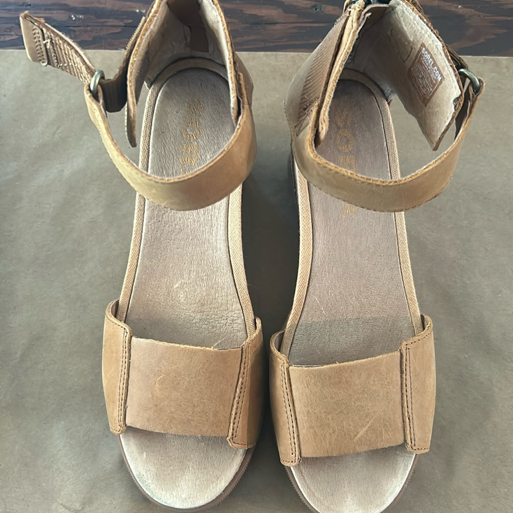 Sorel- ladies sandal -camel color size 7.5